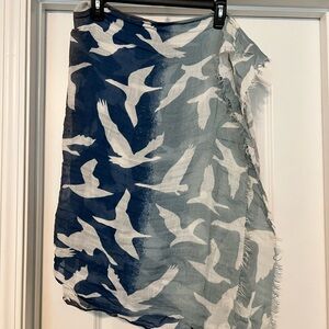 Banana Republic Elegant blue and White Scarf size 72”x40”